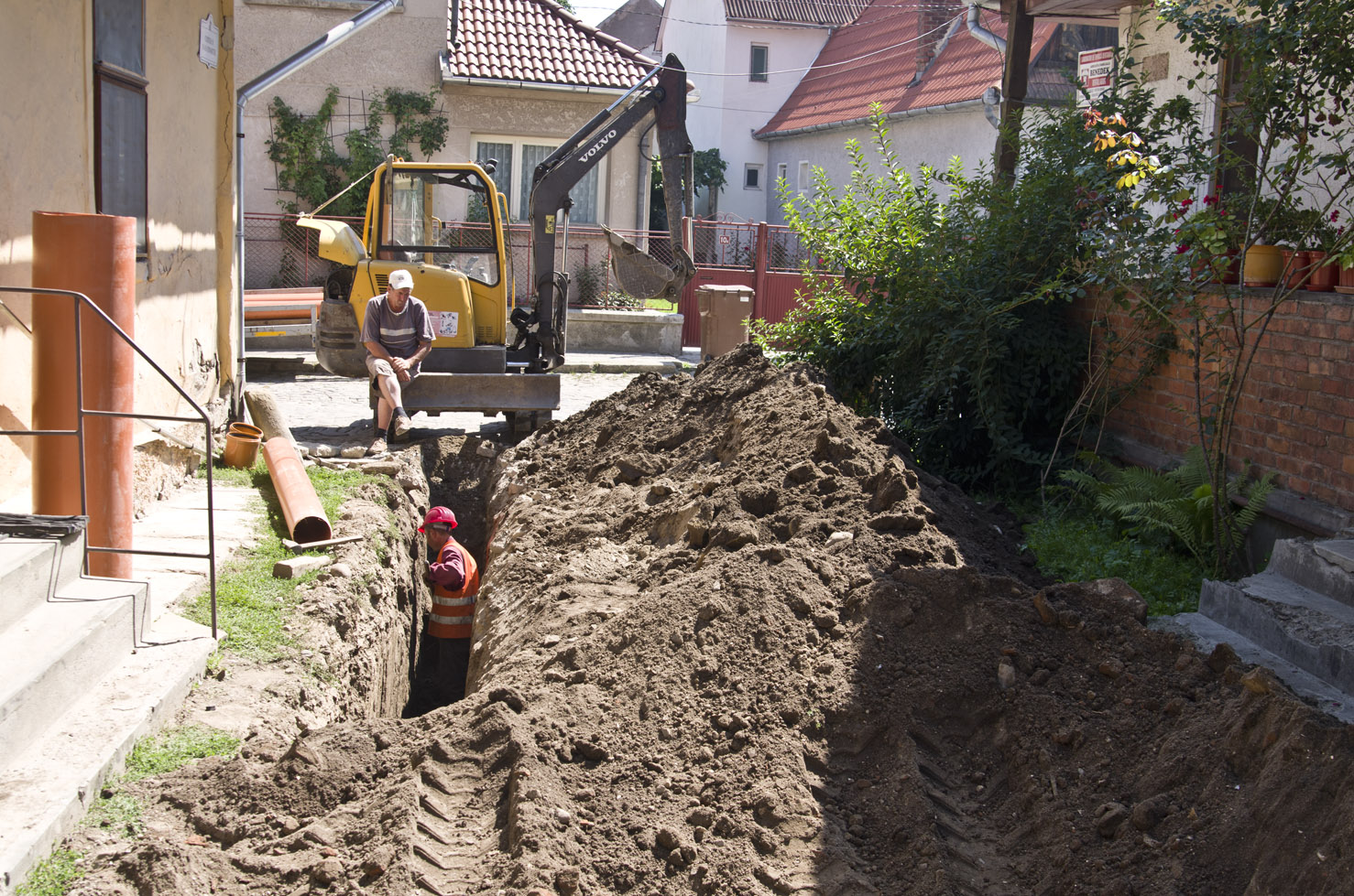 Se reînnoiește sistemul de apă și de canalizare în multe străzi