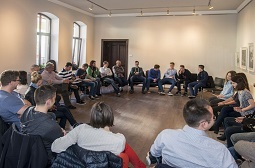 Am discutat! Pentru tineri e necesar un centru comunitar!
