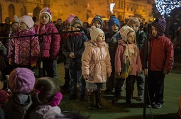 Karácsonyi fényben a Gábor Áron tér