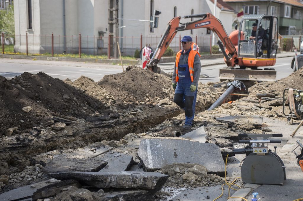 Lépésekben zajlik a felújítás