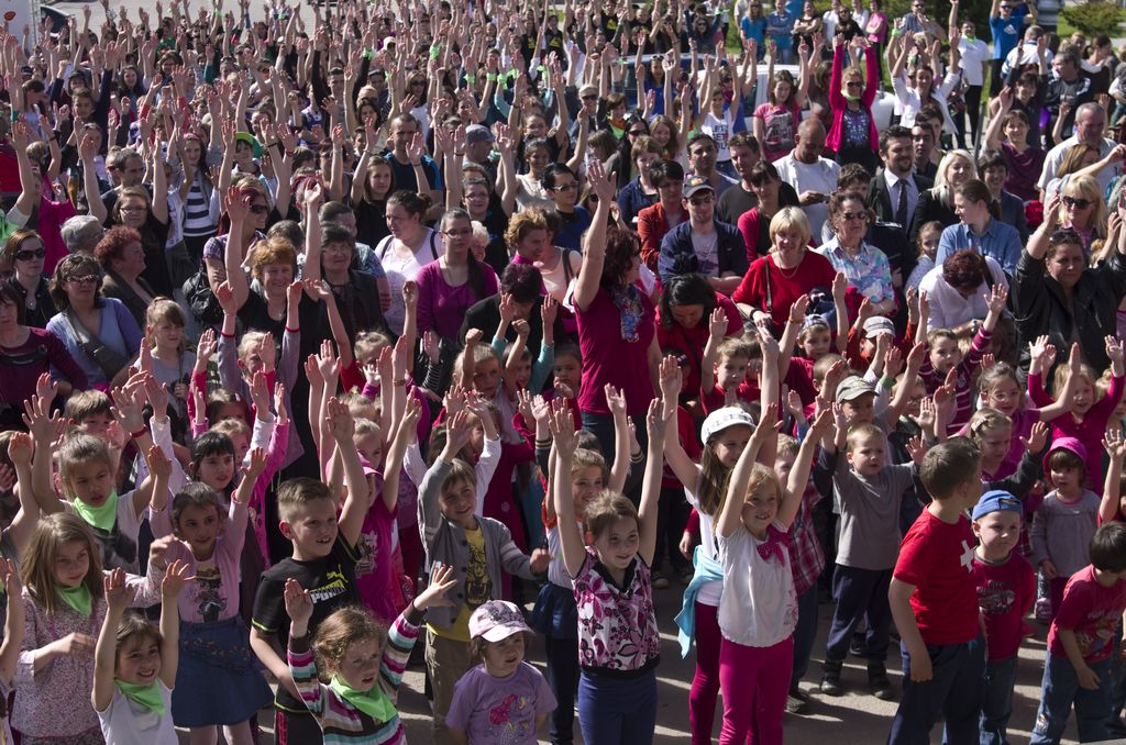 Divatbemutató, rajzpályázat és flashmob