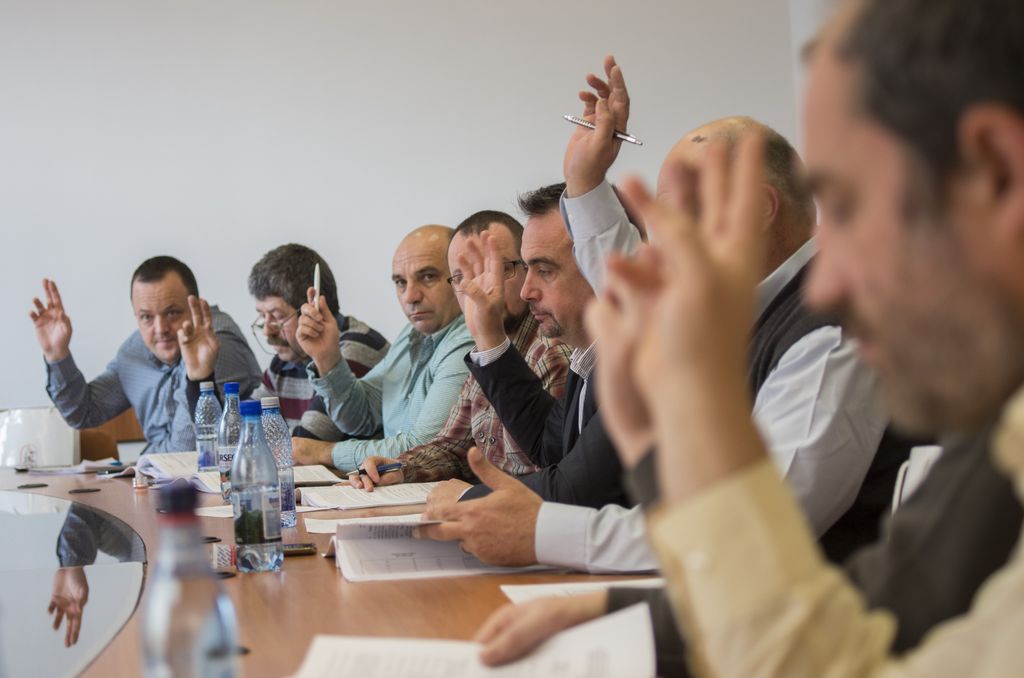 Megszavazták az önkormányzati alkalmazottak új bérezését