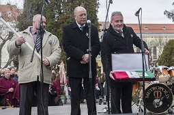 Nemzeti lobogó a 25 éves évfordulóra