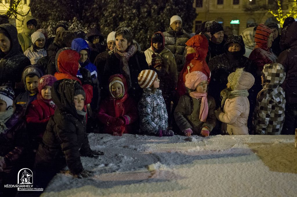 Adventi gyertyagyújtás a céhes városban