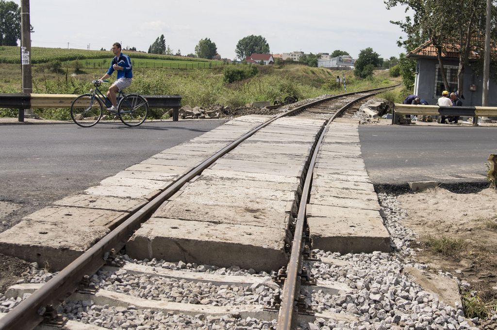 Felújították az oroszfalvi vasúti átjárót
