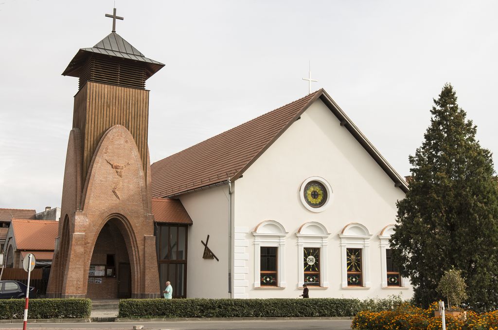 Se lărgește parohia