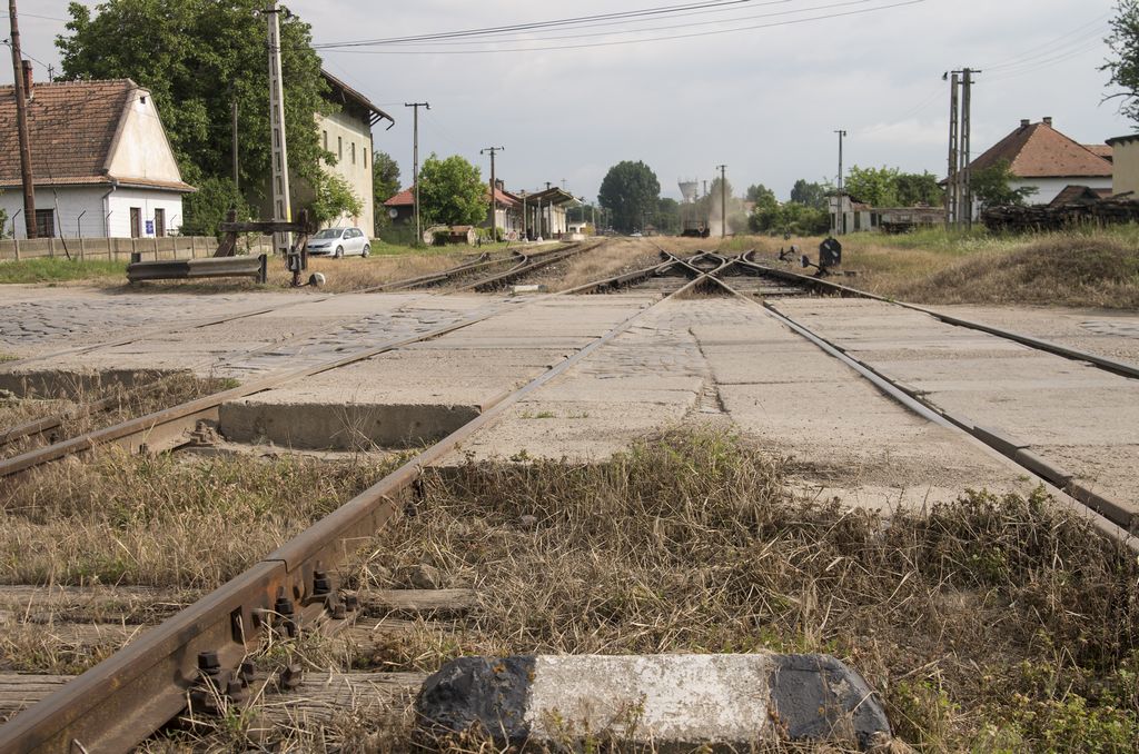 E în toi reabilitarea pasajului de cale-ferată înspre Catalina